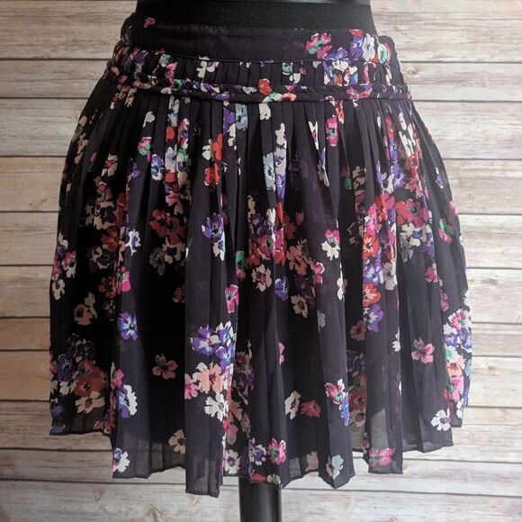 American Eagle Floral Skirt mini Size 2 - Picture 1 of 5